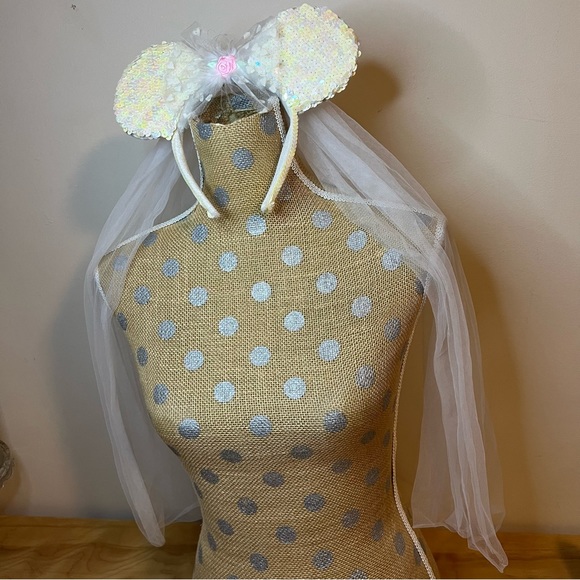 Disney Accessories - Disney Minnie Mouse Ears Bridal Veil Headband NWOT